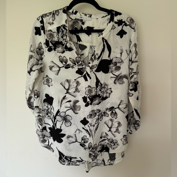 DR2 Black & White Floral Blouse - Picture 1 of 5